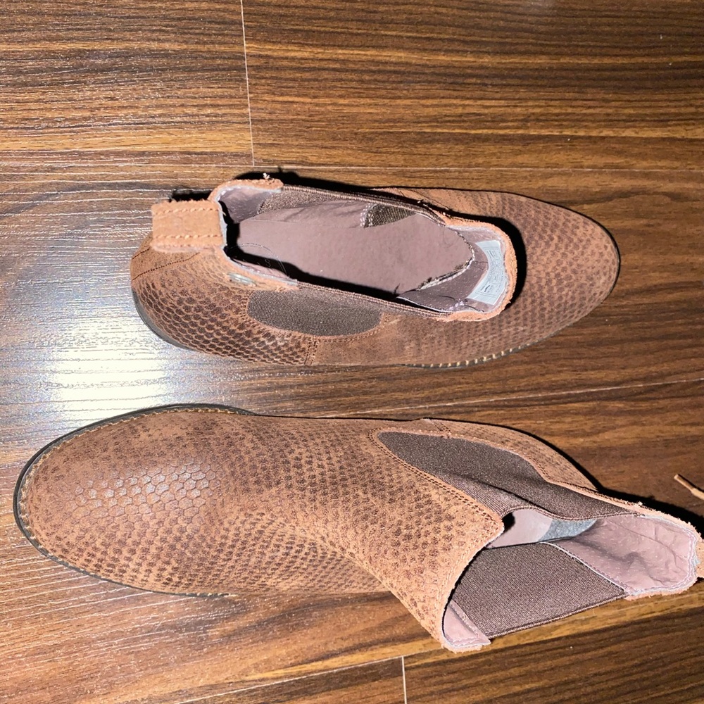 Brand new Roxy boots - Picture 2 of 5